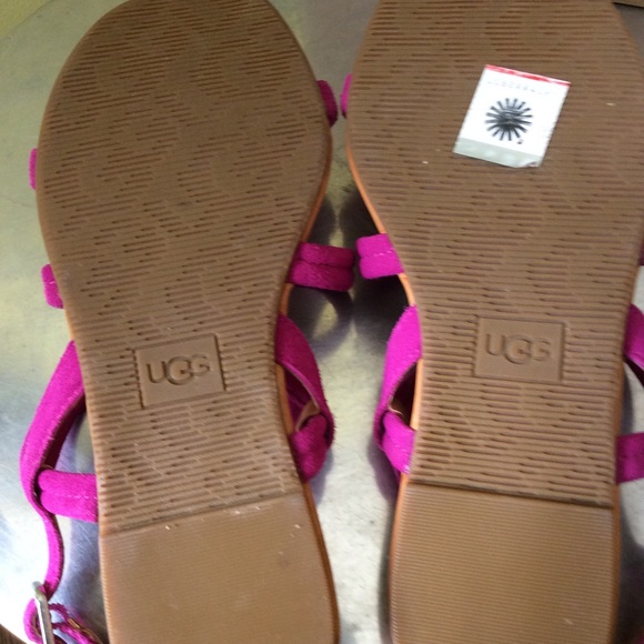 UGG NIB “Mytis” Fushia Suede Sandals Size 6 - Picture 7 of 8